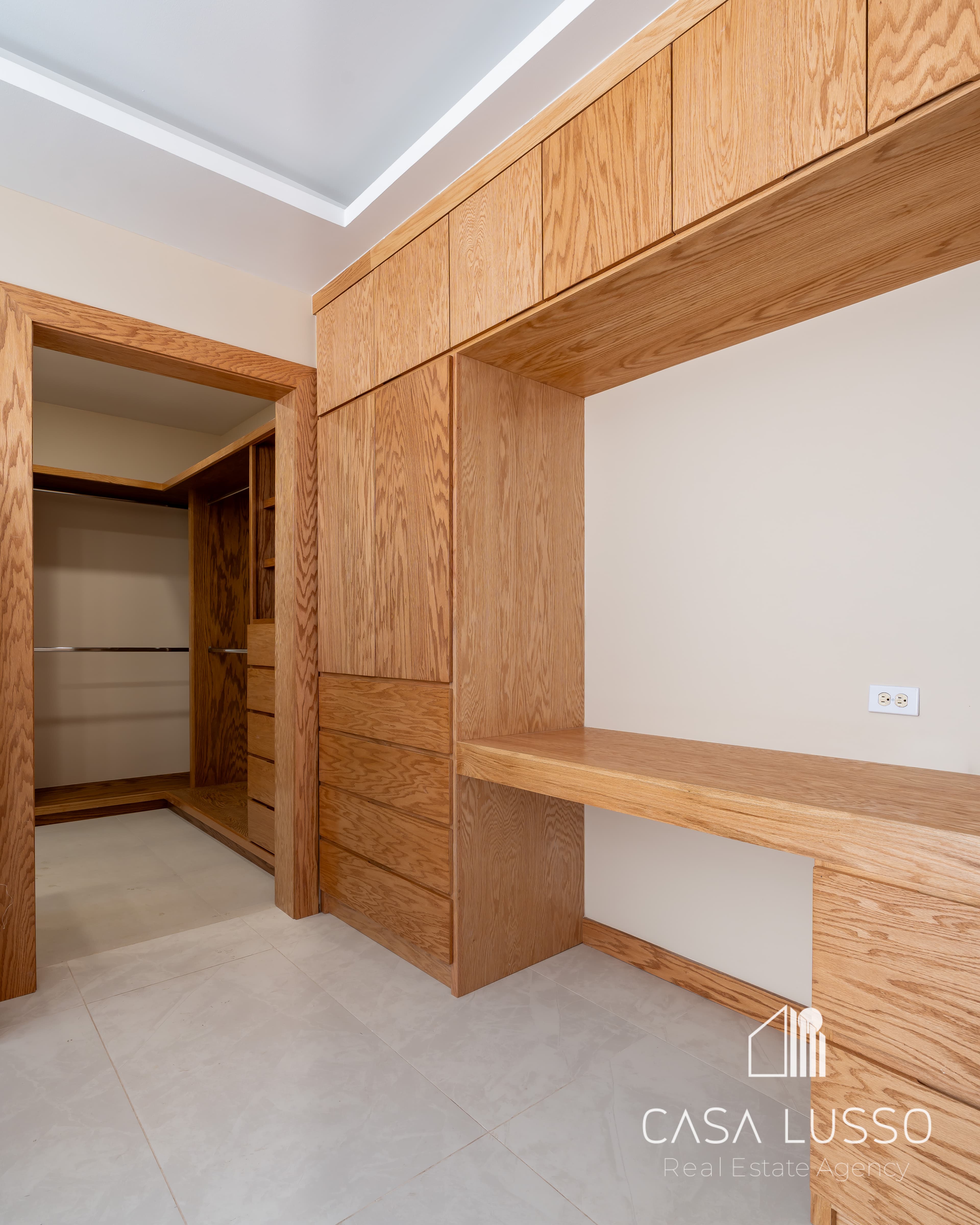 Detalles de proyecto residencial: Carpintería, iluminación y acabados