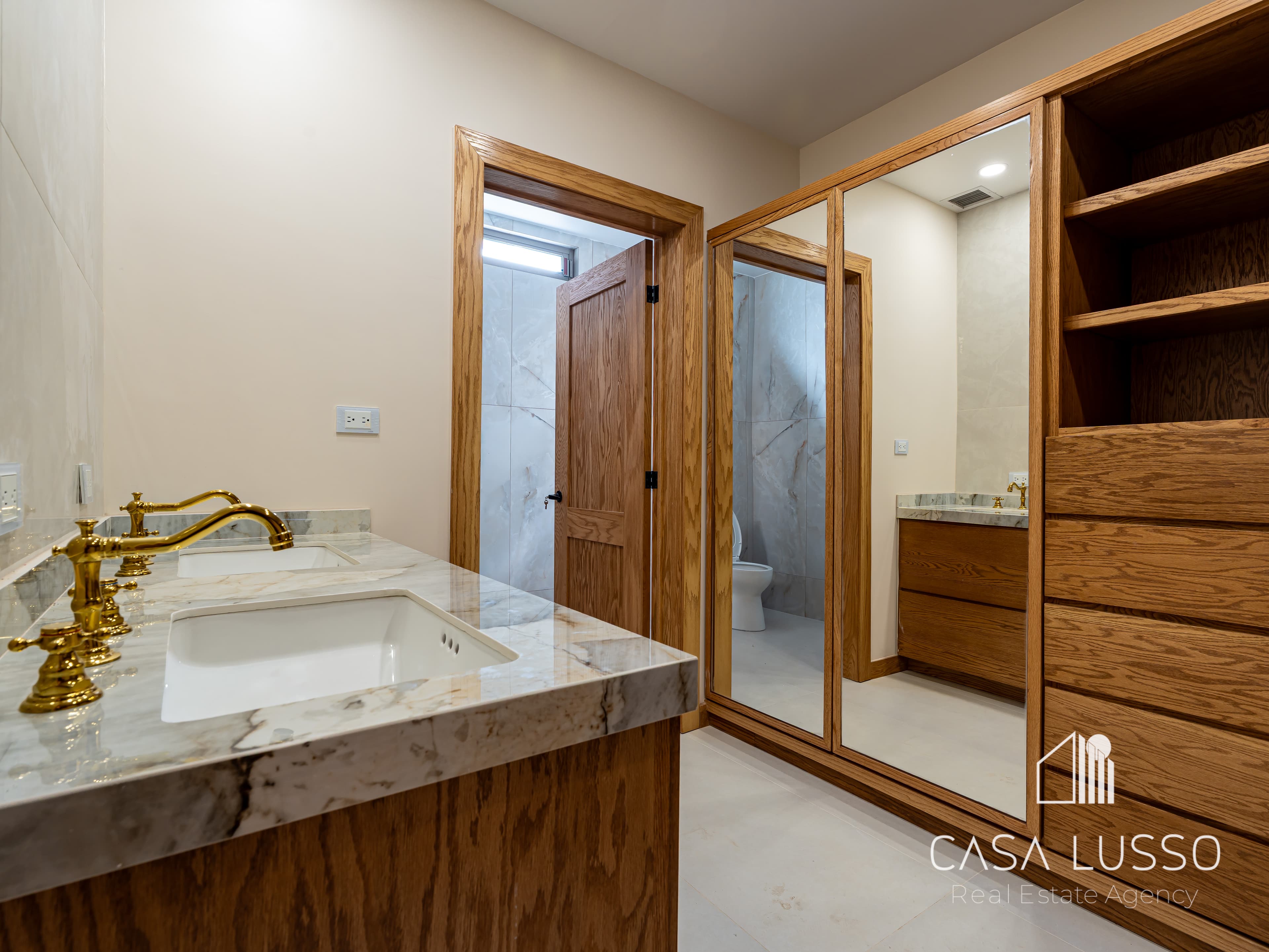 Detalles de proyecto residencial: Carpintería, iluminación y acabados