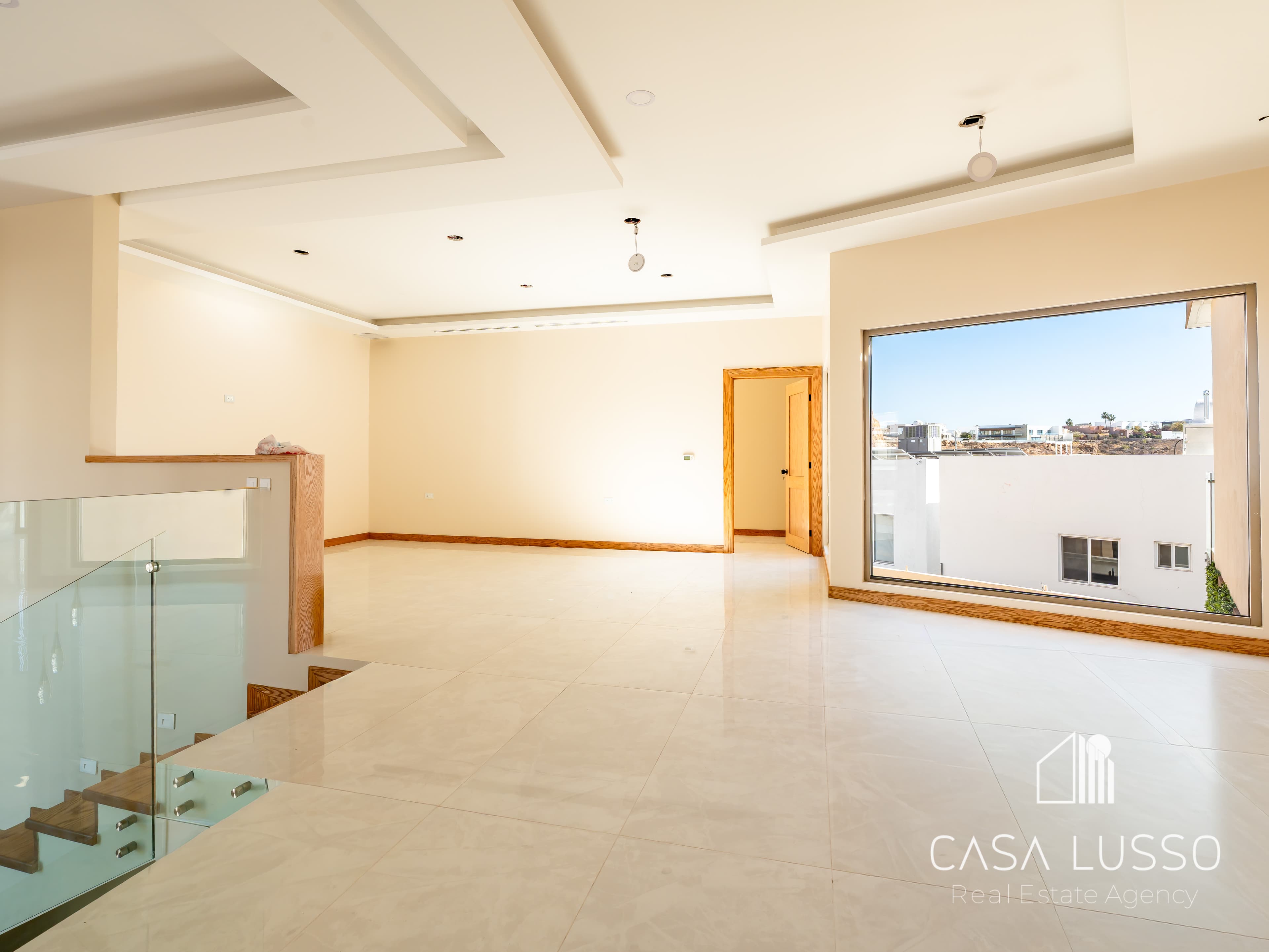 Detalles de proyecto residencial: Carpintería, iluminación y acabados